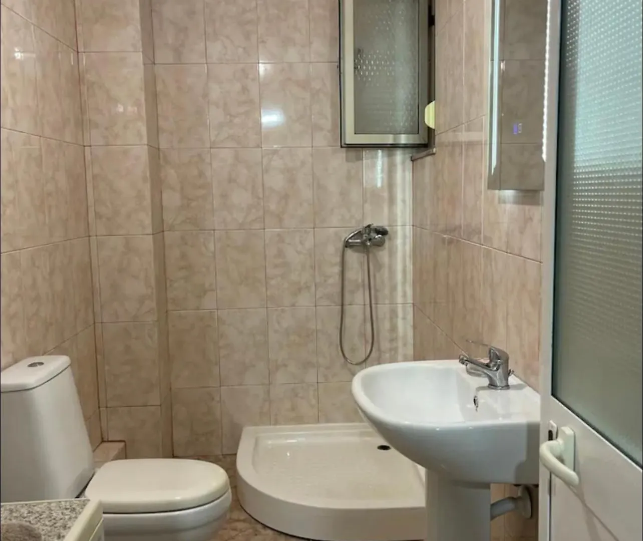 Spacious Apartment With Balcony Yzberish