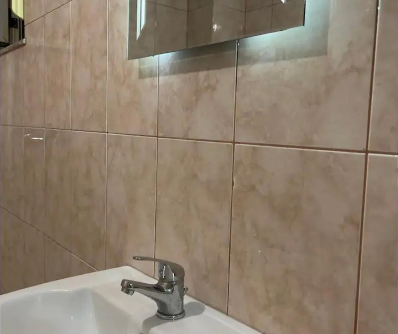 Spacious Apartment With Balcony Yzberish Albania