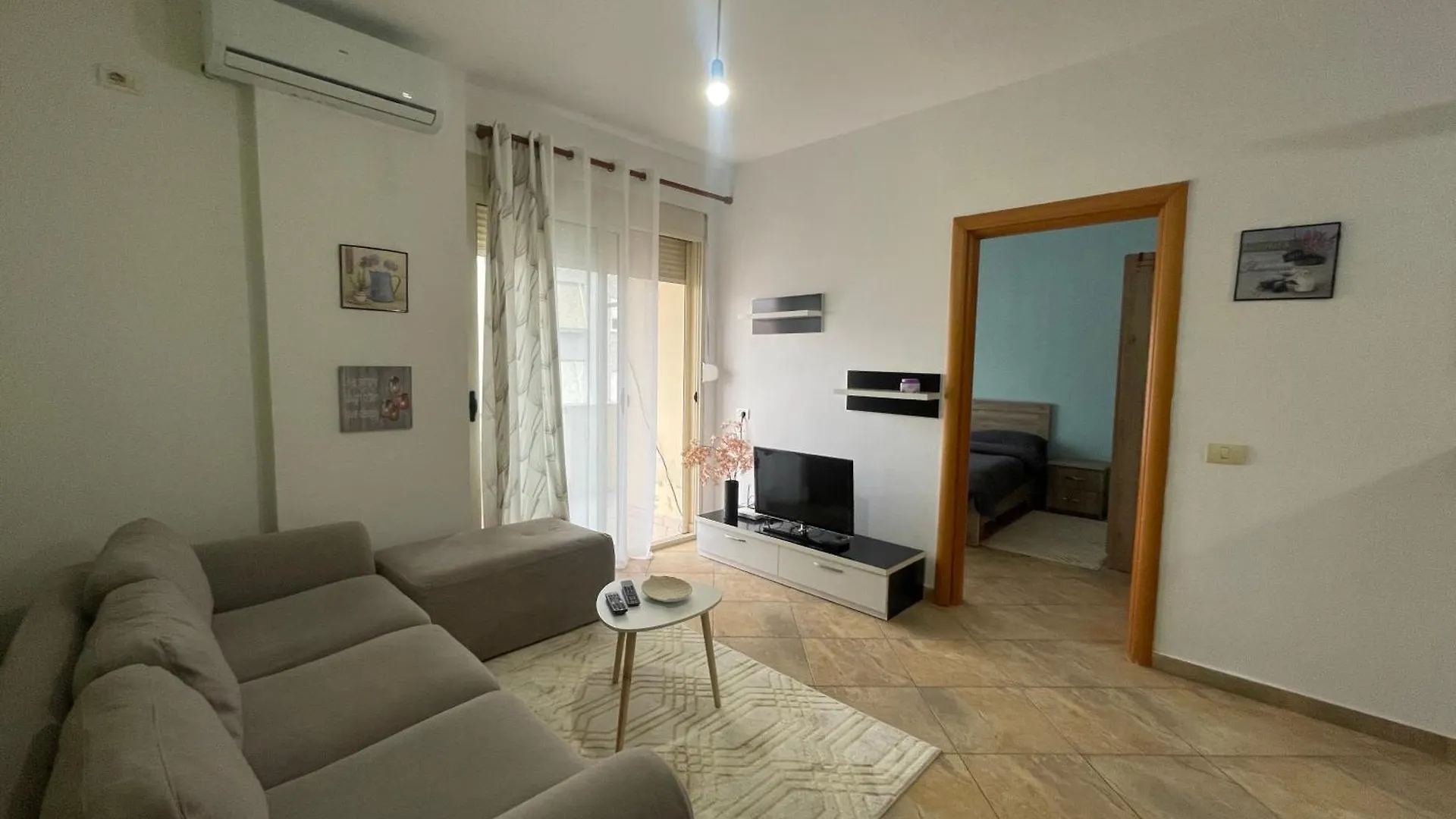 Spacious Apartment With Balcony Yzberish Albania