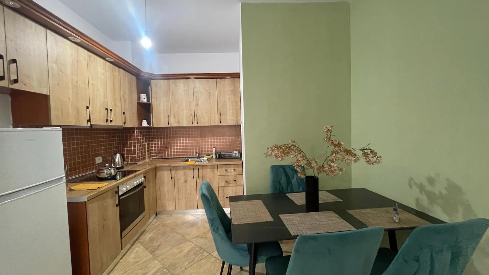 Spacious Apartment With Balcony Yzberish 0*,