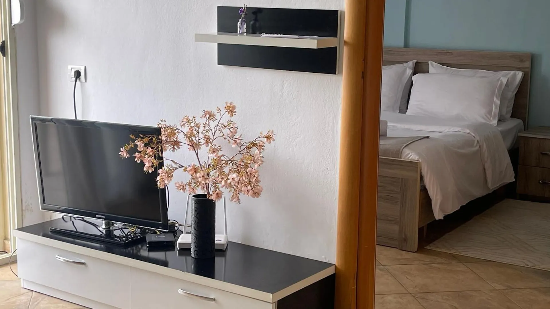 Spacious Apartment With Balcony Yzberish
